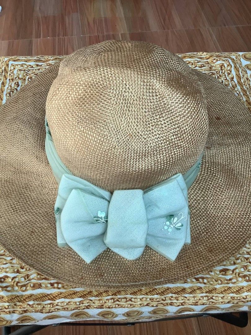 Balenciaga Straw Hat (Category: Luxury Accessories) located in Canaman. Submitted by stayhypethrifted (Listing ID 1462883762, Image 1). Description: .