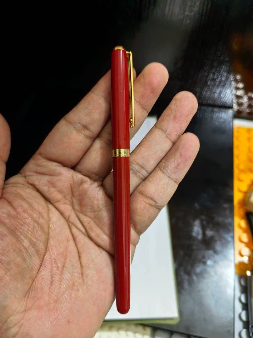Ballpoint Pen (Category: Craft Supplies & Tools) located in Cebu City. Submitted by dudes_villanueva (Listing ID 1462816410, Image 2). Description: Ballpoint Pen 📌 In excellent writing condition..