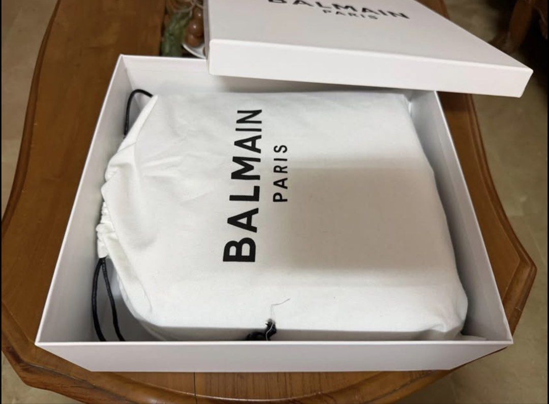 Balmain Cross Body Bag For Men (Category: Luxury Bags & Wallets) located in Quezon City. Submitted by jjdrealtyinc (Listing ID 1462833053, Image 2). Description: Original 200% Balmain Crossbody messenger Bag for Men ₱48,000 Bought abroad ( Dubai ) meet up commonwealth area Quezon City Only With original Box and dust bag used once ( Tokyo ) No swaps Thank you.