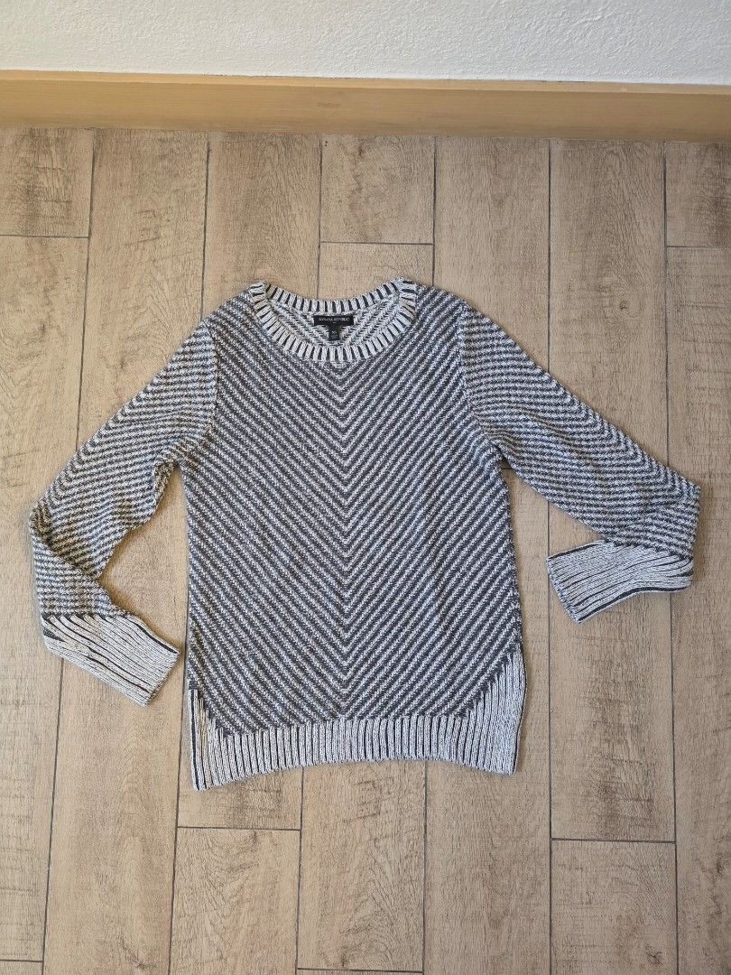Banana Republic cable knit sweater (Category: Coats, Jackets and Outerwear) located in Quezon City. Submitted by preloved_by_mariekondo (Listing ID 1462745114, Image 1). Description: Size XS Bought from the US No issues Decluttering, too many sweaters.