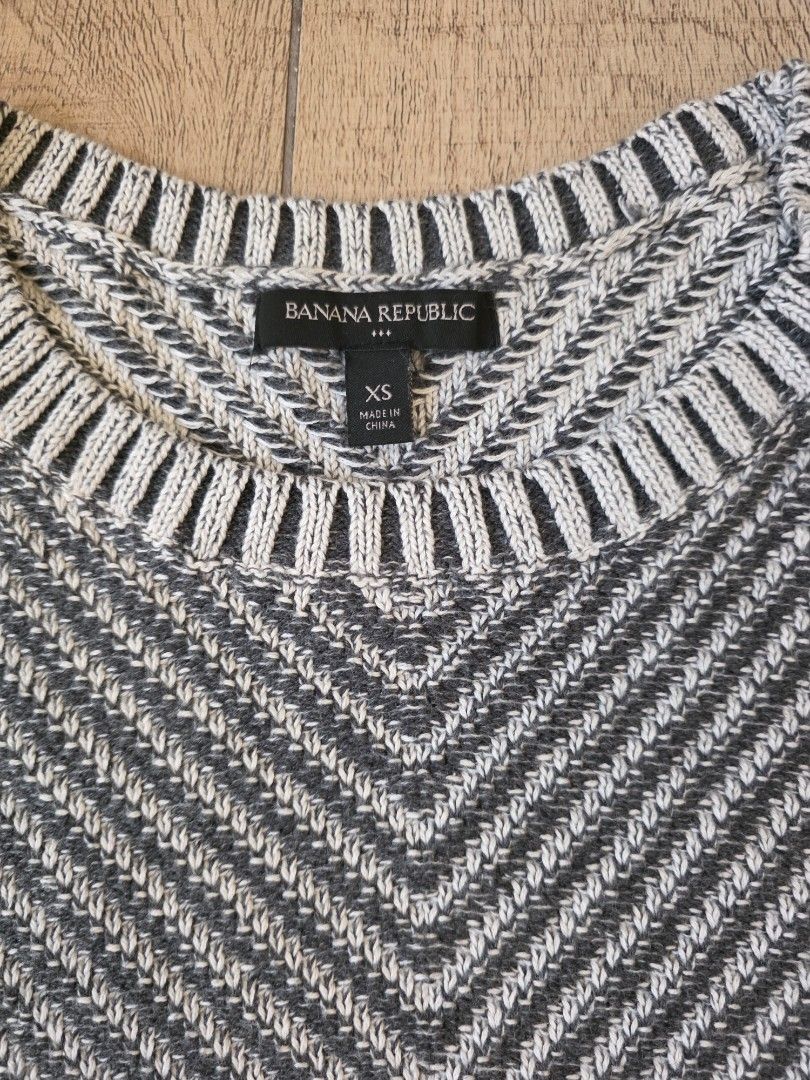 Banana Republic cable knit sweater (Category: Coats, Jackets and Outerwear) located in Quezon City. Submitted by preloved_by_mariekondo (Listing ID 1462745114, Image 2). Description: Size XS Bought from the US No issues Decluttering, too many sweaters.