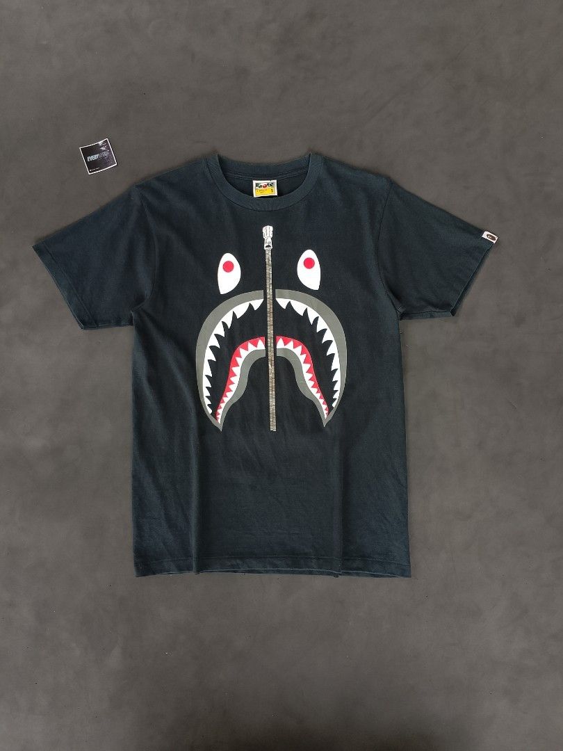 Bape shark t shirt (Category: Tshirts & Polo Shirts ) located in Magsaysay. Submitted by every.w3ar (Listing ID 1462835693, Image 1). Description: check each photo for more details no issue ❌.