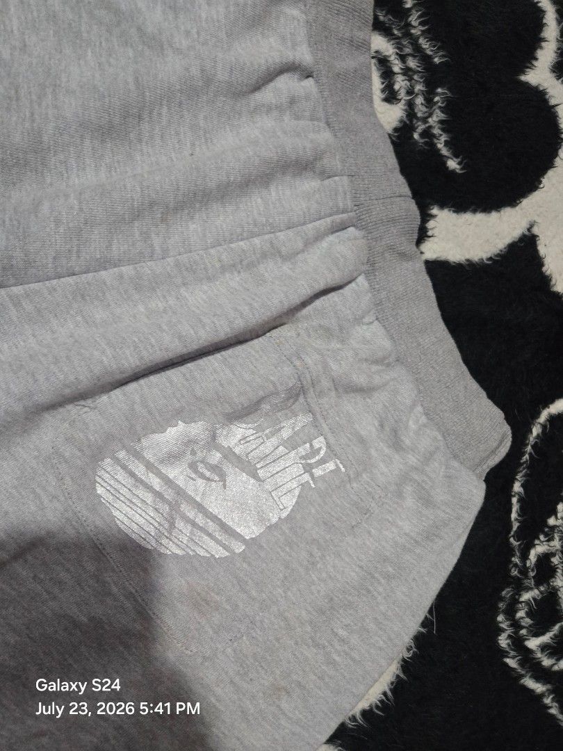 BAPE SHARK ZIP Short (Category: Shorts) located in Baguio. Submitted by gfind024 (Listing ID 1462883152, Image 3). Description: Baggy Short✅️ NO ISSUE✅️ HEAVY CLOTH ✅️ Length: 21 waist-knee✅️ waist: 32-38✅️ (large) 350+sf✅️.