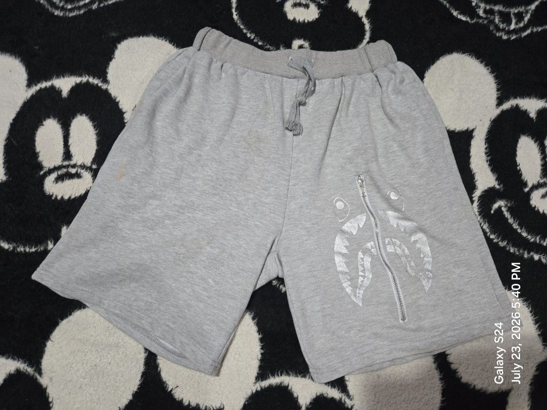 BAPE SHARK ZIP Short (Category: Shorts) located in Baguio. Submitted by gfind024 (Listing ID 1462883152, Image 1). Description: Baggy Short✅️ NO ISSUE✅️ HEAVY CLOTH ✅️ Length: 21 waist-knee✅️ waist: 32-38✅️ (large) 350+sf✅️.