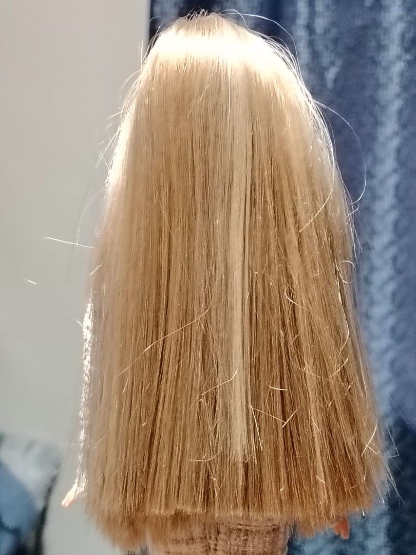 Barbie with soft hair, rubber bendable legs (Category: Kids Toys) located in Pasay City. Submitted by jestheral_48 (Listing ID 1462688954, Image 3). Description: 1500 each.
