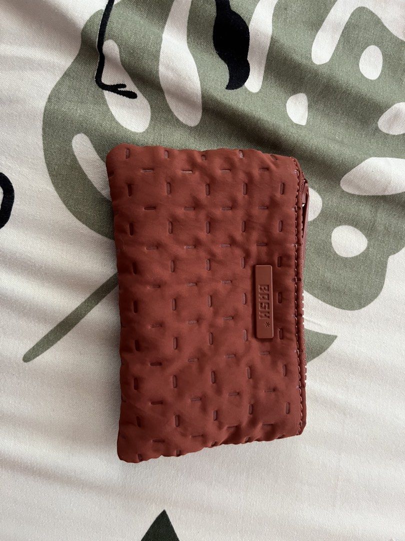 Bash Mini’s in Brick (Category: Purses & Pouches) located in Makati City. Submitted by enelrach94 (Listing ID 1462690905, Image 1). Description: RFS: Hindi nagamit totally Brand: BASH.