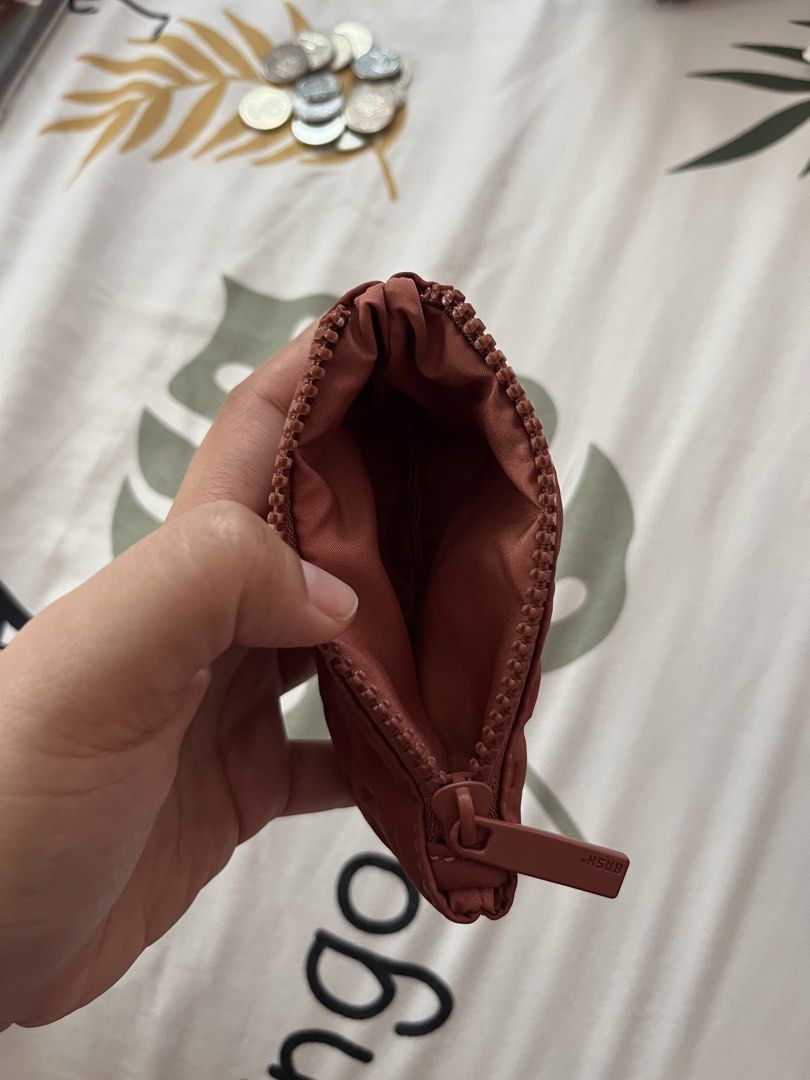 Bash Mini’s in Brick (Category: Purses & Pouches) located in Makati City. Submitted by enelrach94 (Listing ID 1462690905, Image 2). Description: RFS: Hindi nagamit totally Brand: BASH.