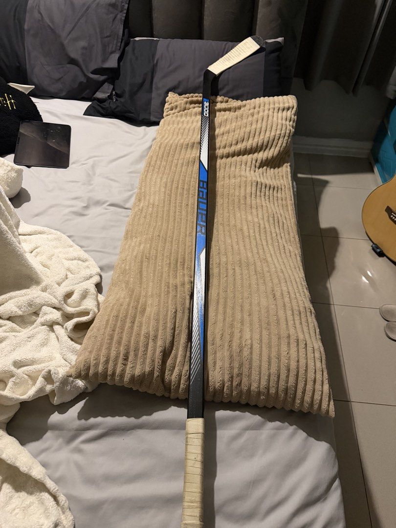 BAUER 13000 Hockey Stick (Category: Skates, Rollerblades & Scooters) located in Manila. Submitted by darelmyboi56786 (Listing ID 1462831427, Image 1). Description: ✅ Bauer I3000 Used Size - SR FLEX - 87 Pattern - P92 Just stored never used for months Left handed stick ✅ Pm for sure buyer 📍Malate Manila .