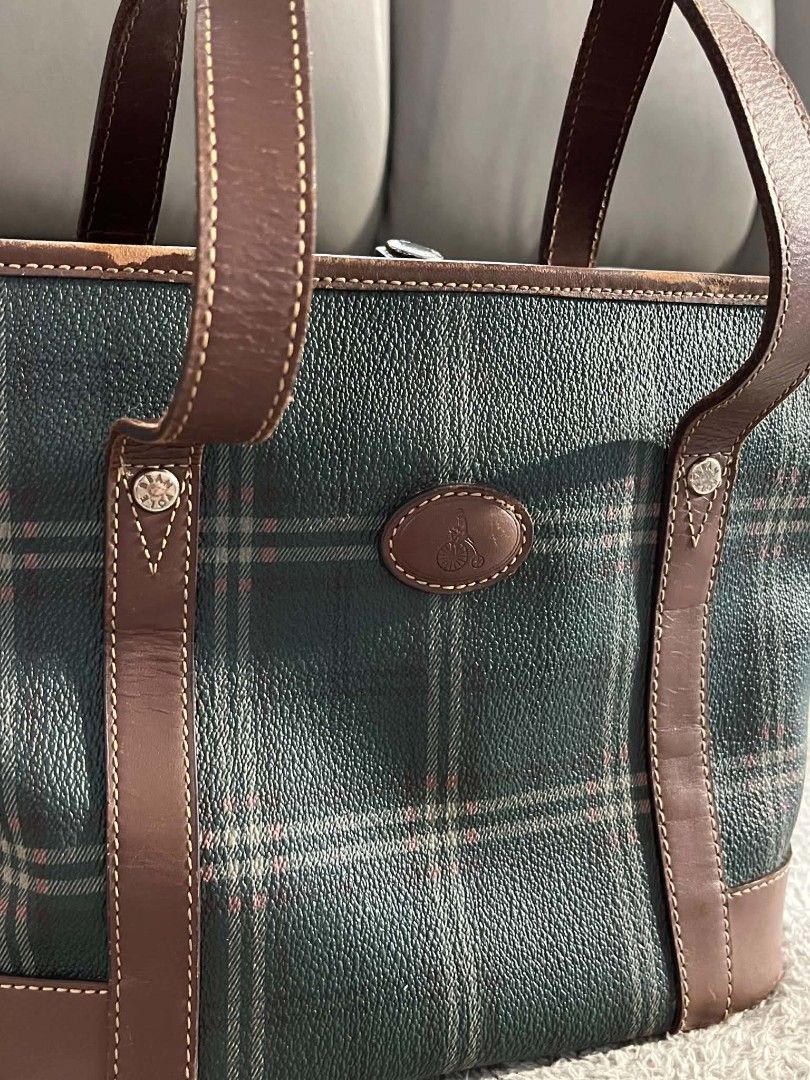 Bean Pole (Category: Shoulder Bags) located in Manila. Submitted by zenwind_3cdc42 (Listing ID 1462696182, Image 2). Description: Bean Pole Tartan Plaid Bag 👜👜 •Classic Holiday Green Checked Tote •₱800 php only “Below Srp” •Structured Medium Tote bag Crafted from durable green and navy blue tartan plaid canvas •Y2k Shoulder bag Design •Ship via Door to door // J&T // Lalamove •Payment via Gcash // Cash •Good Condition Lightly Used Dm me to cope