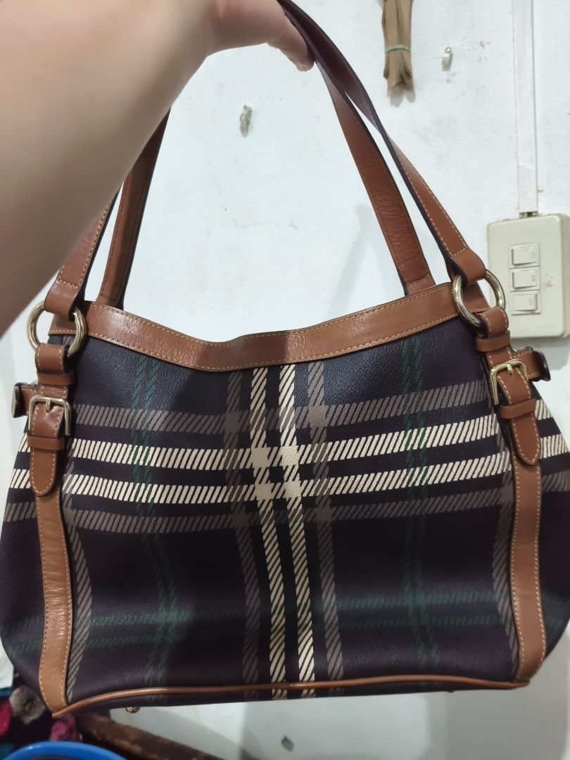 Beanpole Shoulder Bag (Category: Luxury Bags & Wallets) located in Manila. Submitted by marge129557 (Listing ID 1462841971, Image 3). Description: issues: fadings on hardware .