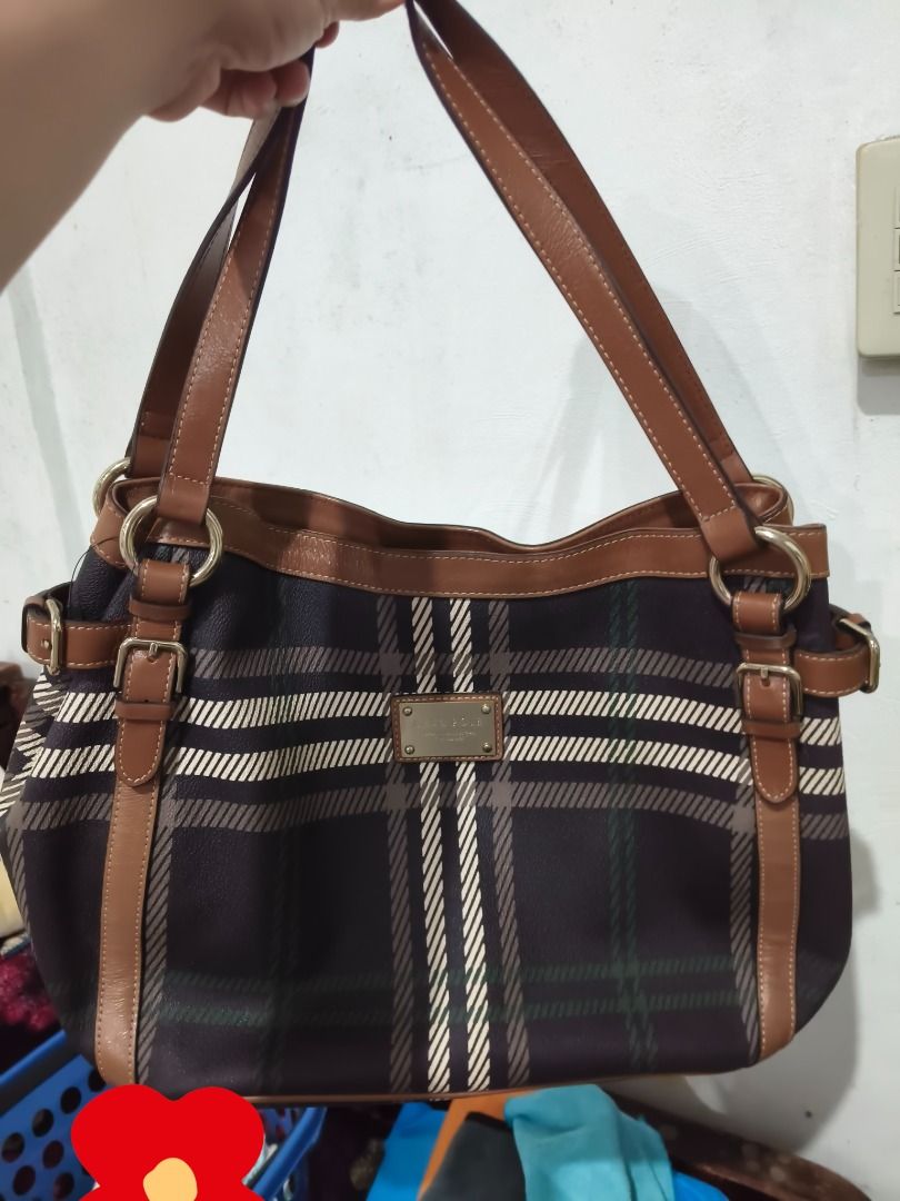 Beanpole Shoulder Bag (Category: Luxury Bags & Wallets) located in Manila. Submitted by marge129557 (Listing ID 1462841971, Image 1). Description: issues: fadings on hardware .