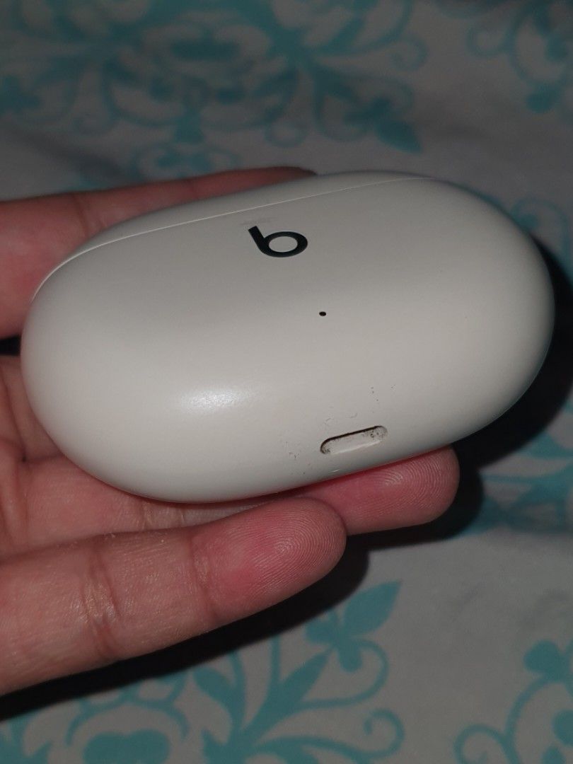 Beats Studio Buds Plus (Category: Headphones & Headsets) located in Laoag. Submitted by _kenlucky (Listing ID 1462855371, Image 3). Description: Ivory color W box pa kso luma na. Oreo case With extra eartips. minimal dents Normal as 2nd hand 8,999 Srp from Beyond the Box..