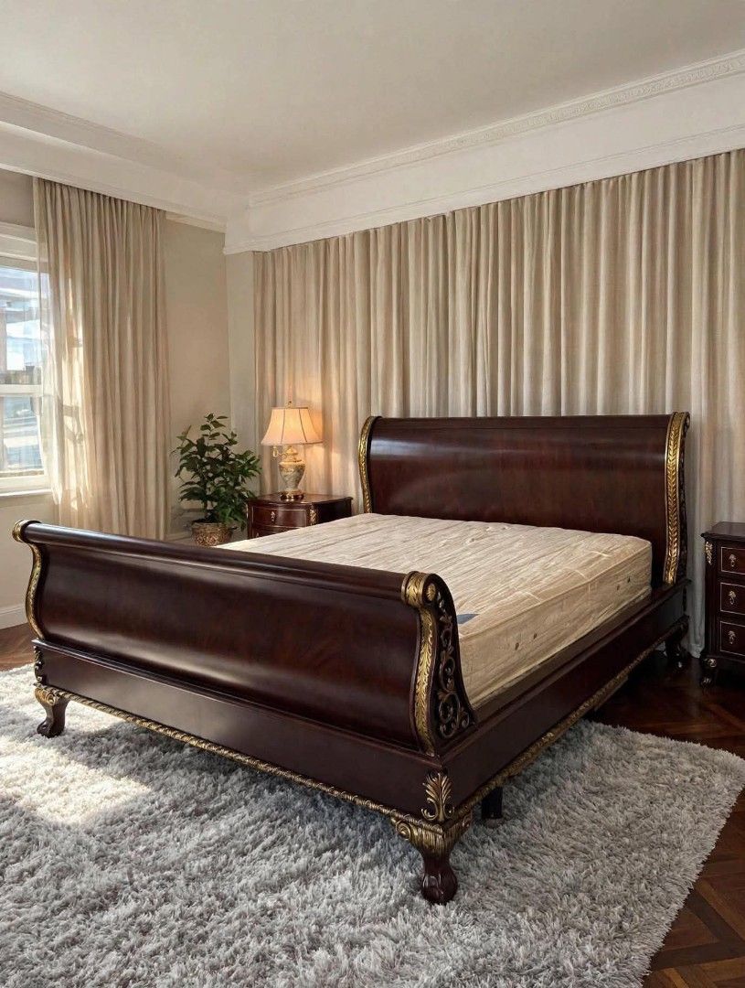 Bed Set King (Category: Bed Frames & Mattresses) located in Meycauayan. Submitted by marygracecasimiro (Listing ID 1462699736, Image 1). Description: available Elegant Bed set King size firm and thick foam with full solidwood frame.