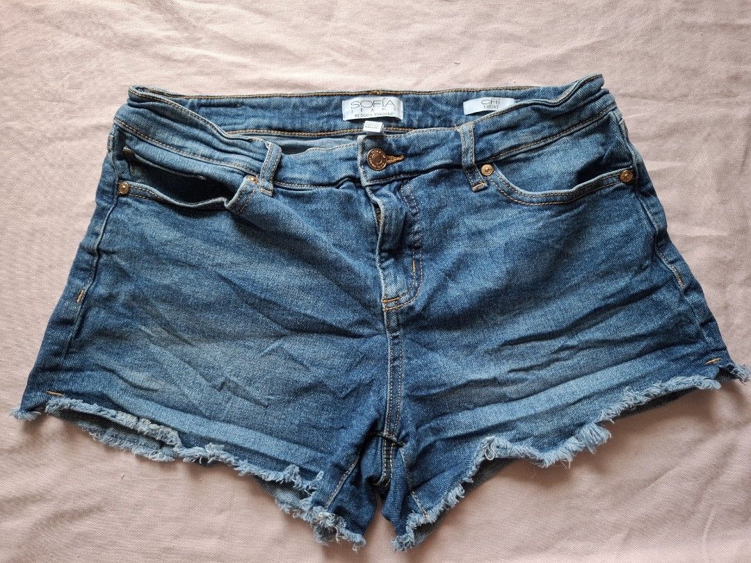 Beefree crop tee (medium) and Sofia by Sofia Vergara Blue Jean Shorts Distressed style - 33" (Category: Shirts) located in Tanjay. Submitted by ukay_thriftybylj (Listing ID 1462732445, Image 2). Description: no nego.