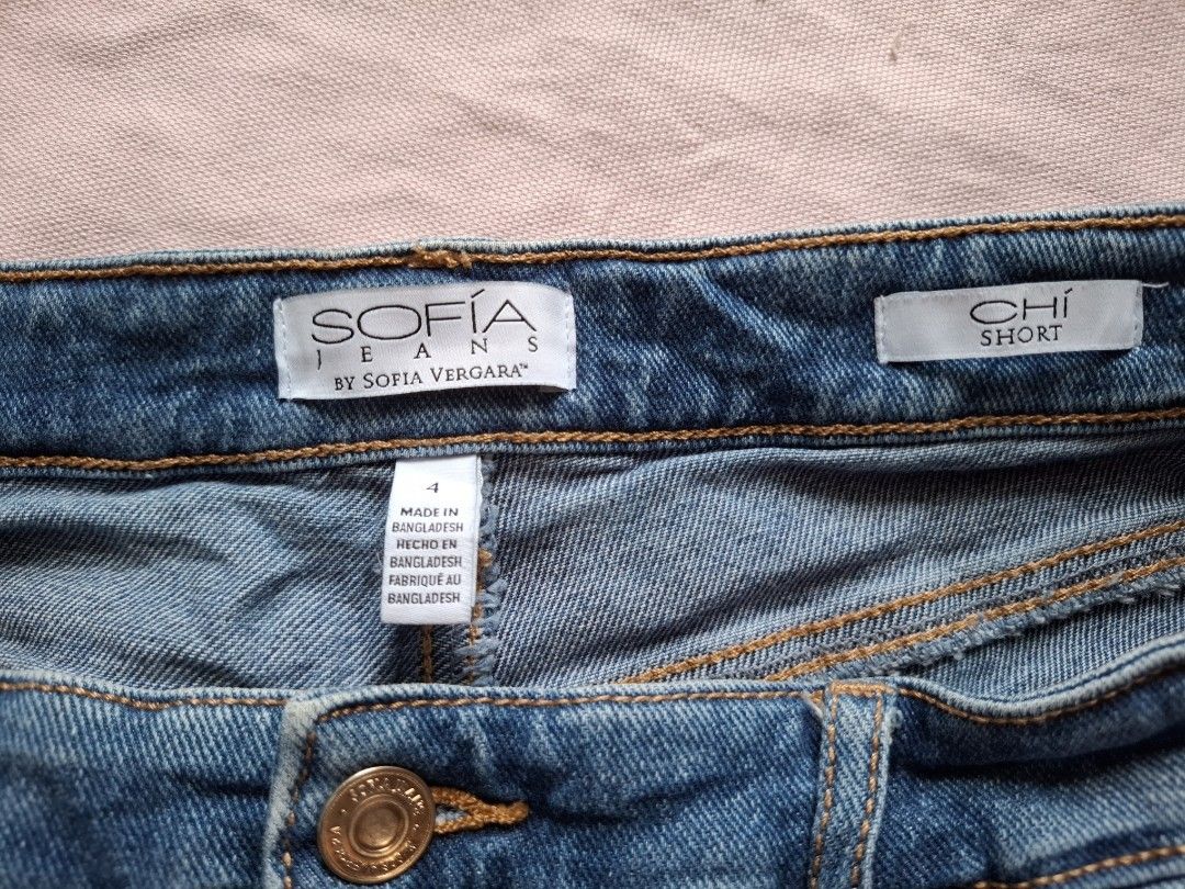 Beefree crop tee (medium) and Sofia by Sofia Vergara Blue Jean Shorts Distressed style - 33" (Category: Shirts) located in Tanjay. Submitted by ukay_thriftybylj (Listing ID 1462732445, Image 3). Description: no nego.
