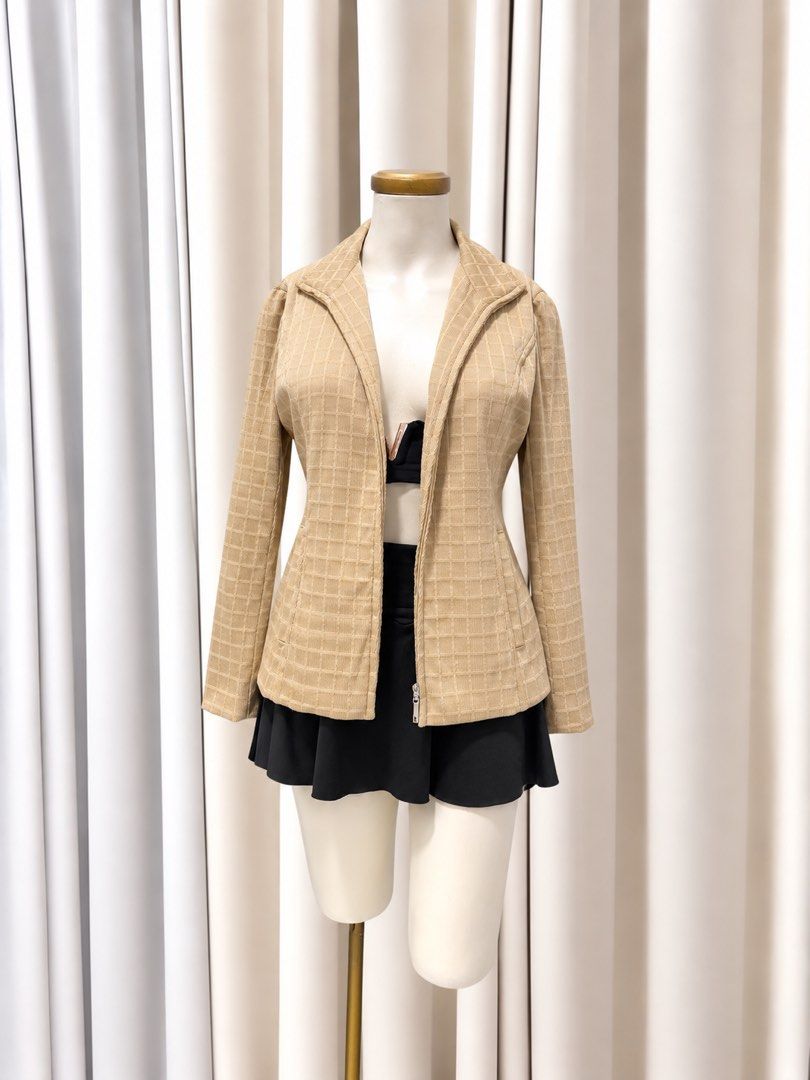 Beige Brown Travel Blazer (Category: Coats, Jackets and Outerwear) located in Taguig. Submitted by vm.co (Listing ID 1462825817, Image 1). Description: .
