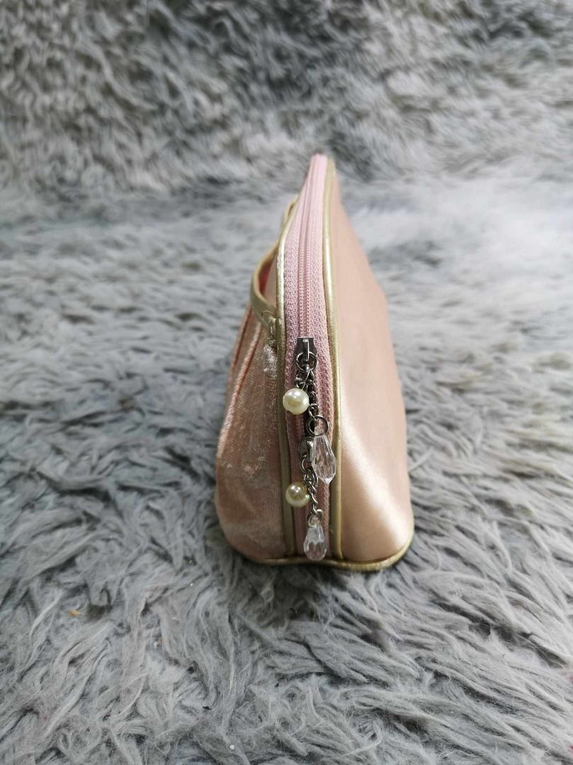 Beige Halfmoon Shaped Cosmetic Pouch (Category: Purses & Pouches) located in Santa Cruz. Submitted by jmy_surplus.2 (Listing ID 1462790291, Image 2). Description: Size ; L - 6 W - 9 Color ; Beige Type ; Cosmetic Pouch Brand ; No Brand Material ; Synthetic Style ; Beige Zipper Closure Cosmetic Pouch LR 129 JMY 5 Batch #222.