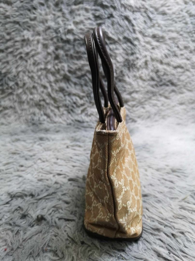 Beige Monogram Mini Tote Bag With Dark Top Handles (Category: Purses & Pouches) located in Santa Cruz. Submitted by jmy_surplus.2 (Listing ID 1462705377, Image 3). Description: Size ; L - 6 W - 9.2 Color ; Beige Type ; Tote Bag Brand ; No brand Material ; Synthetic Style ; Beige Mini Tote Bag LR 129 JMY 5 Batch #222.