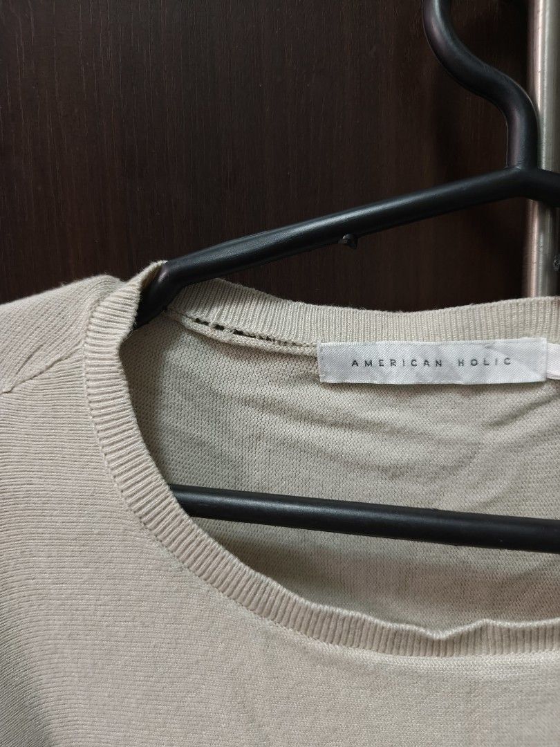 Beige pullover (Category: Longsleeves) located in Taguig. Submitted by declutterwithhannie (Listing ID 1462716465, Image 2). Description: decluttering.