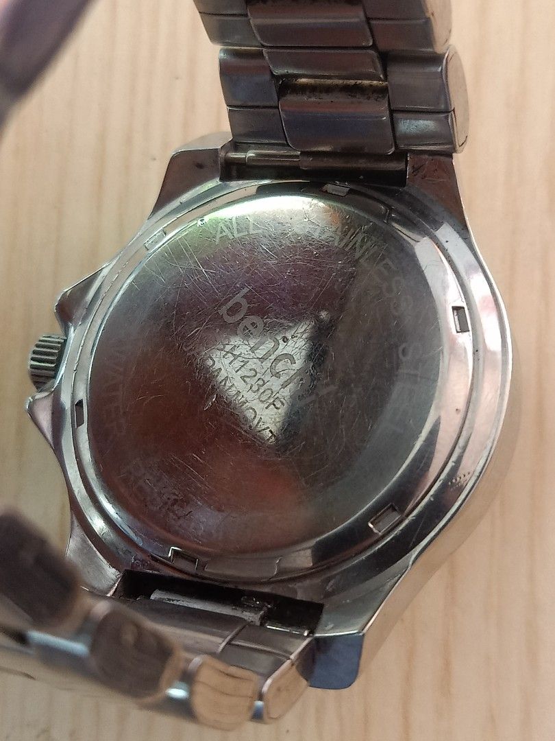 Bench (Category: Men's Watches) located in Las Pinas. Submitted by quick_deals_great_finds2 (Listing ID 1462682421, Image 3). Description: Original good working condition Quartz japan with battery 40mm fits wrist 6.8, inches.