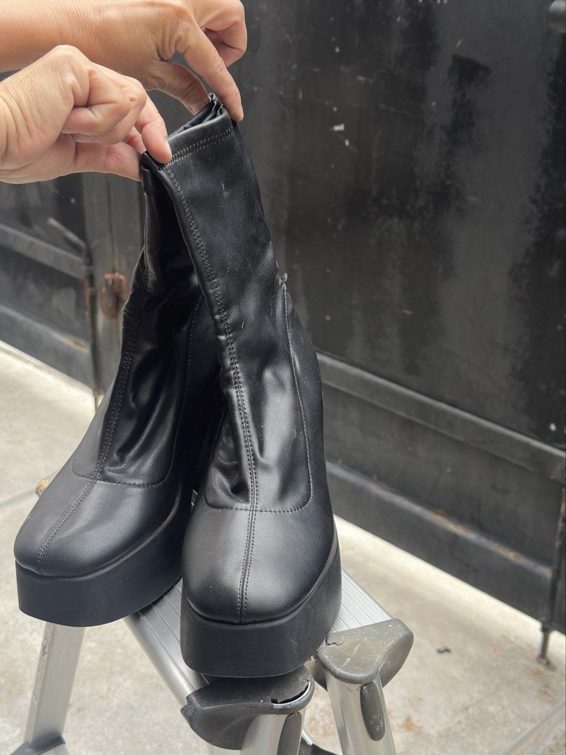 Bershka Boots (Category: Boots) located in Paranaque City. Submitted by xoxomfr (Listing ID 1462767425, Image 3). Description: Bershka Boots Never been used. No box.