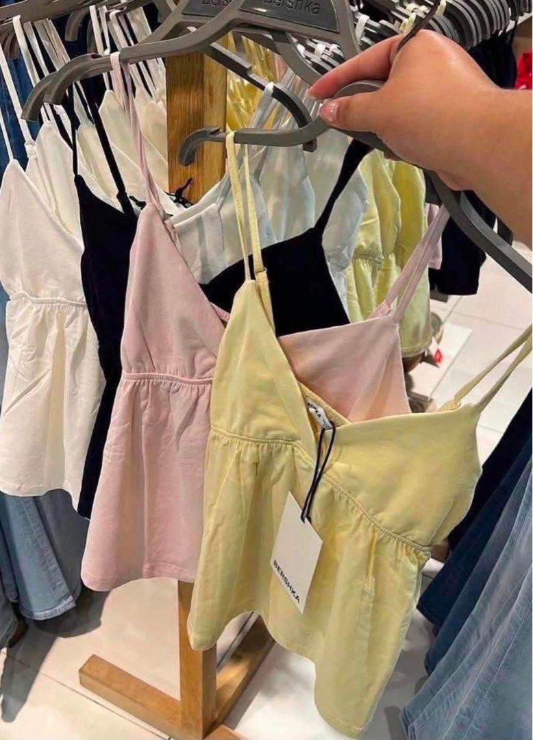 Bershka cute top (Category: Sleeveless) located in Pila. Submitted by lia_0725 (Listing ID 1462847173, Image 1). Description: i’m selling my preloved available teal medium , white small.