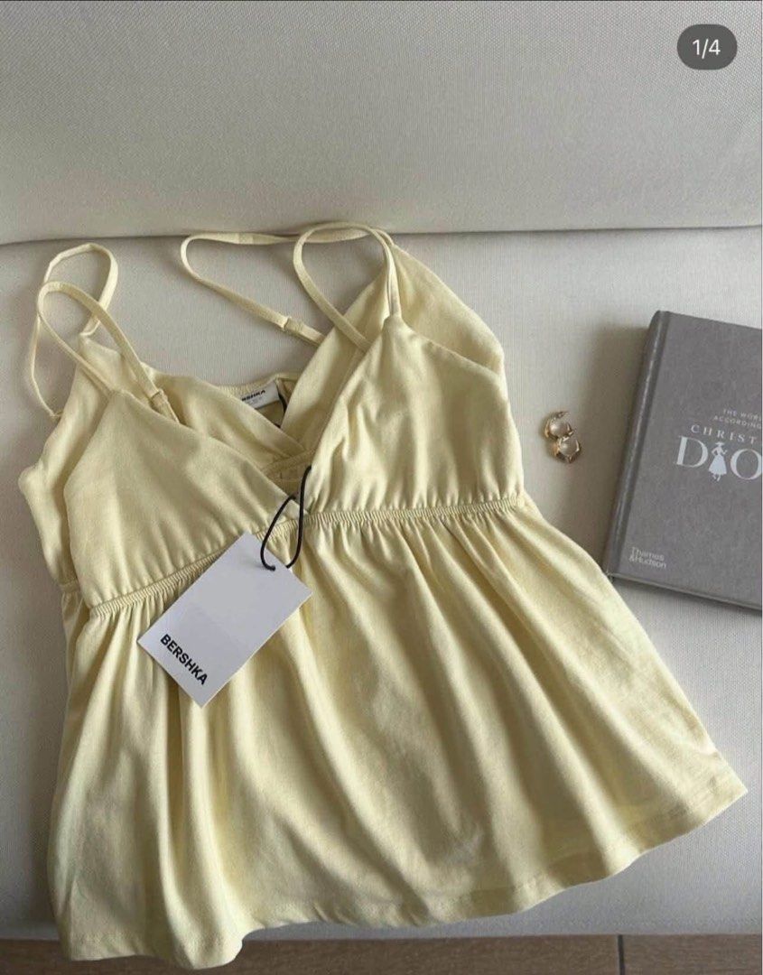 Bershka cute top (Category: Sleeveless) located in Pila. Submitted by lia_0725 (Listing ID 1462847173, Image 2). Description: i’m selling my preloved available teal medium , white small.
