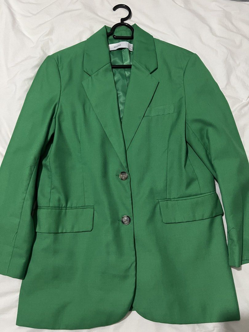 Bershka Green Single-Breasted Blazer (Category: Coats, Jackets and Outerwear) located in Pasig City. Submitted by shop.rdm (Listing ID 1462870349, Image 1). Description: - Bershka Green Blazer - Single-breasted with two-button closure - Two front pockets - Made in Myanmar - Perfect for dressing up or down.