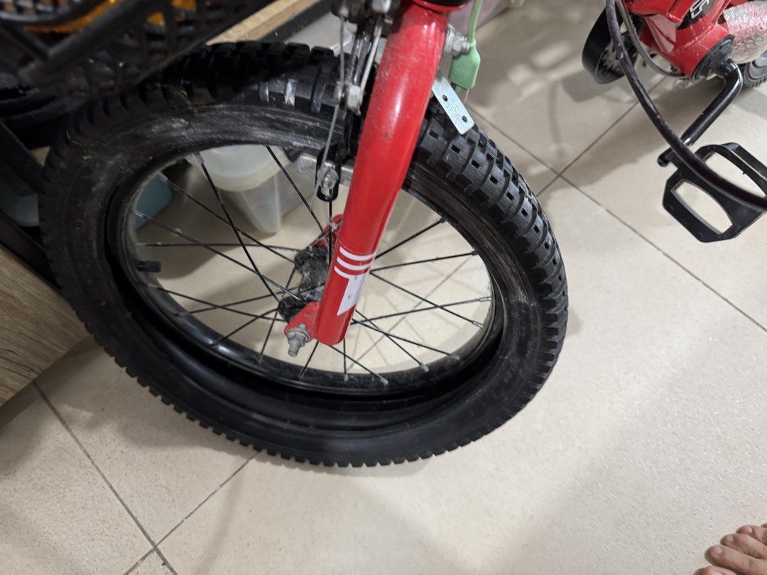 Bicycle Folding (Category: Other Kids Furniture) located in Mandaluyong City. Submitted by 1hapimaki (Listing ID 1462789530, Image 2). Description: Need lang ipump yung gulong. Halos hindi sya nagamit sa bahay.