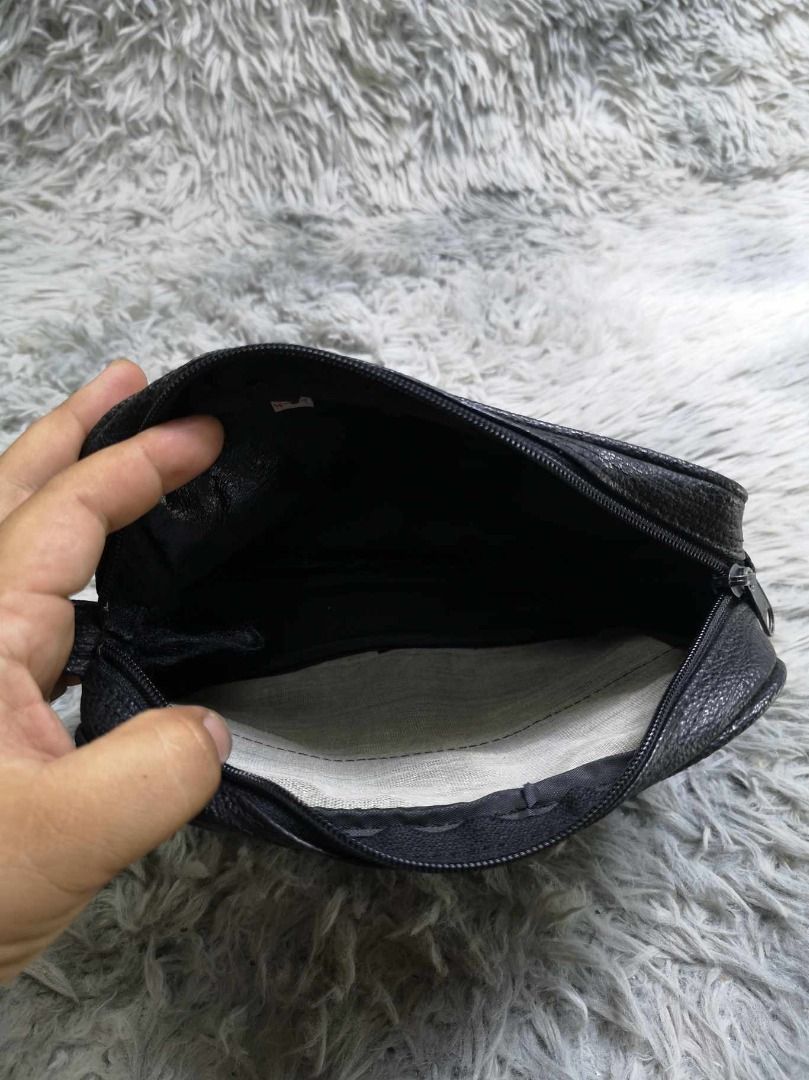 Black & Grey Plaid Pattern Cosmetic Pouch (Category: Purses & Pouches) located in Santa Cruz. Submitted by jmy_surplus.2 (Listing ID 1462683617, Image 3). Description: Size ; L - 7 W - 8.4 Color ; Black , grey Type ; Cosmetic Pouch Brand ; No brand Material ; Synthetic Style ; Black & Grey Cosmetic Pouch LR 129 JMY 4 Batch #222.