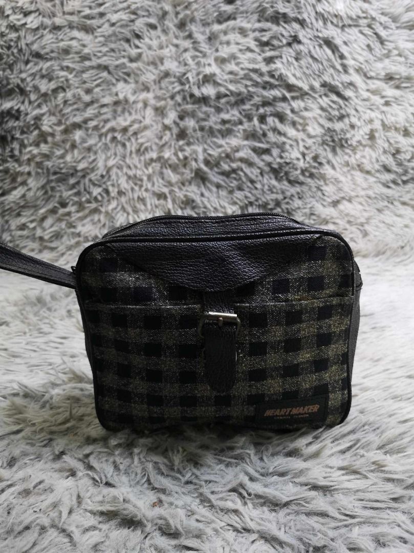 Black & Grey Plaid Pattern Cosmetic Pouch (Category: Purses & Pouches) located in Santa Cruz. Submitted by jmy_surplus.2 (Listing ID 1462683617, Image 1). Description: Size ; L - 7 W - 8.4 Color ; Black , grey Type ; Cosmetic Pouch Brand ; No brand Material ; Synthetic Style ; Black & Grey Cosmetic Pouch LR 129 JMY 4 Batch #222.
