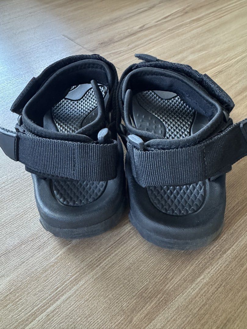 Black Adjustable Strap Sport Sandals (Category: Flats & Sandals) located in Makati City. Submitted by aibicidiei29611 (Listing ID 1462699218, Image 3). Description: -Lightweight sandals suitable for beach use. -All three straps are adjustable with hook-and-loop (Velcro-style) fasteners. -Worn only twice. -Purchased in Japan. Marked size is LL, approximately 24–25 cm..