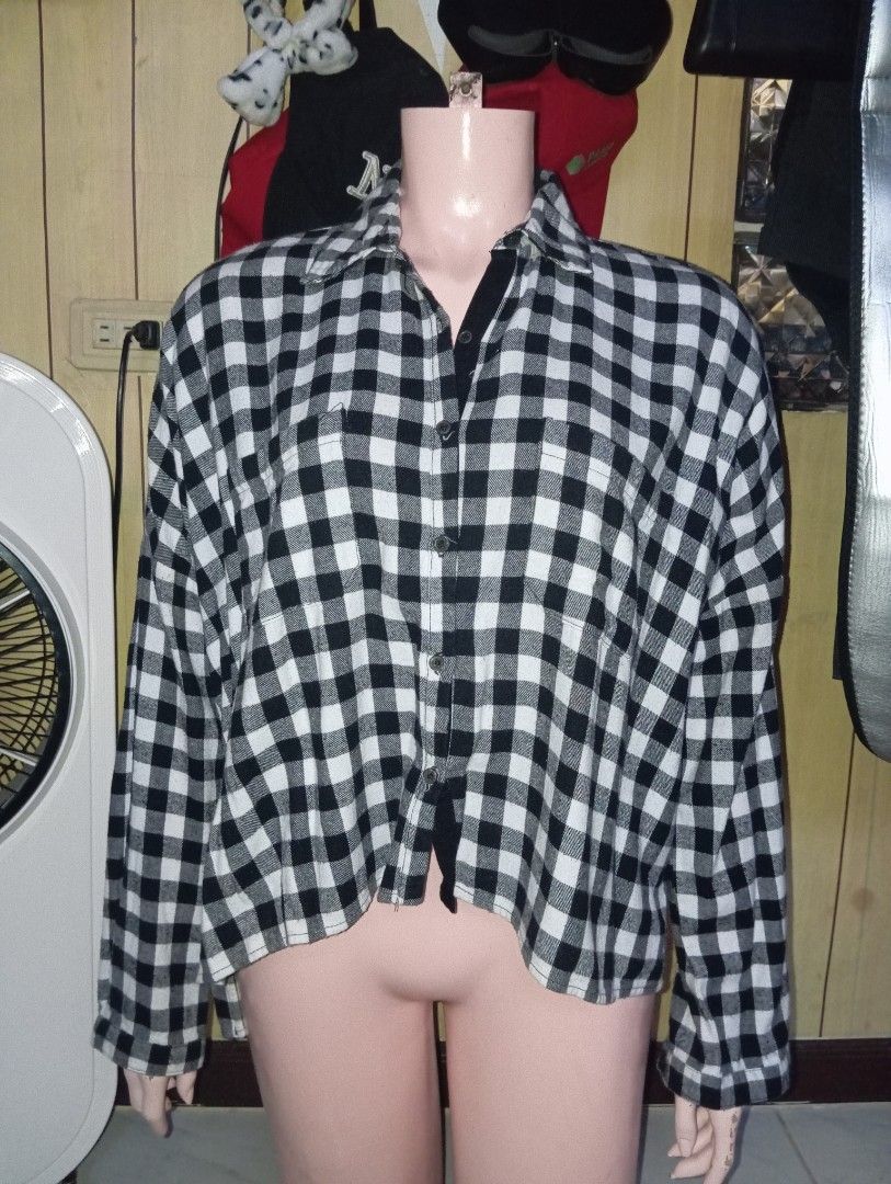 Black and White Gingham Long Sleeve Shirt (Category: Tshirts & Polo Shirts ) located in Cebu City. Submitted by smnthdanielle (Listing ID 1462882783, Image 2). Description: - Classic black and white gingham pattern - Button-up front with collar - Long sleeves with button cuffs - Cropped length - Versatile for layering or wearing on its own.