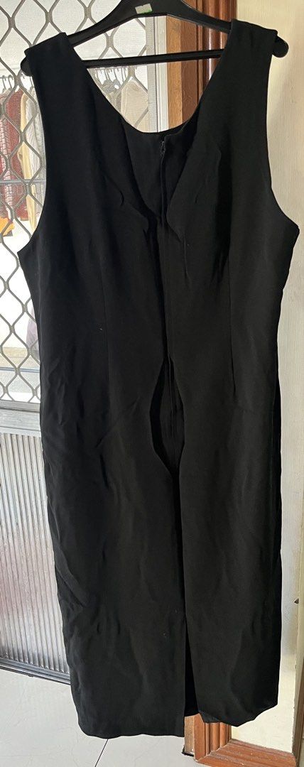 Black dress (Category: Dresses) located in Bacoor. Submitted by ayit. (Listing ID 1462703260, Image 2). Description: Med-large loose design - Black dress from a Japan brand - Size: M (EU 38 / UK 10 / US 6) - Features a stylish layered design with button accents - Includes a functional pocket - Zipper closure at the back.