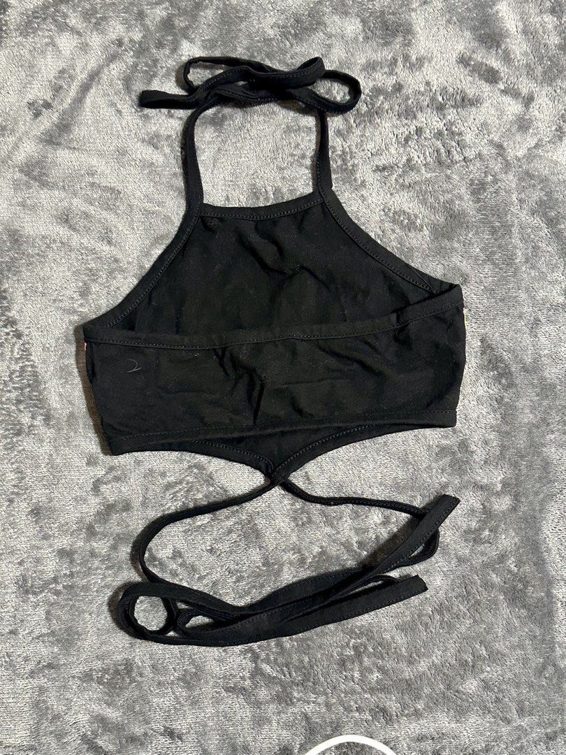 Black Flame Print Halter Neck Crop Top (Category: Sleeveless) located in Cebu City. Submitted by ann_4 (Listing ID 1462731531, Image 2). Description: Used only once! Size : fits XS - S Price : 120 pesos - Black halter neck crop top - Eye-catching flame print - Adjustable ties at neck and back for a custom fit - Stretchy material - Ideal for festivals, parties, or a night out.