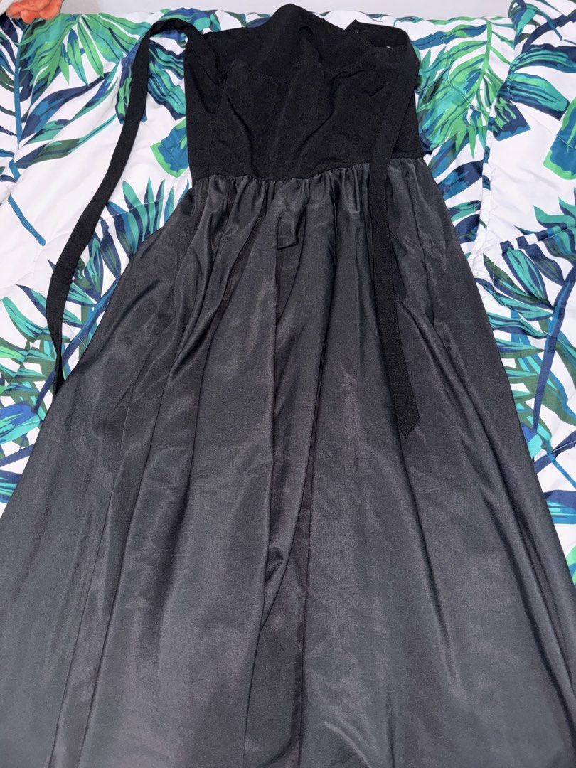 Black Halter Neck Maxi Dress (Category: Dresses) located in Manila. Submitted by beelvrd (Listing ID 1462782357, Image 2). Description: - Black halter neck maxi dress - Fitted top with a flowy skirt - Ties at the neck for adjustable fit - Satin-like finish on the skirt - Free size - Worn once.