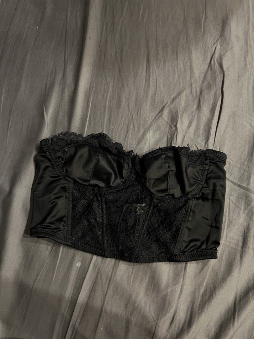Black Lace Corset Top Size M (Category: Others Tops) located in Paranaque City. Submitted by dubaichocolei (Listing ID 1462736709, Image 1). Description: - Elegant black satin corset top - Features intricate lace detailing - Structured bodice for a flattering silhouette - Sweetheart neckline - Adjustable hook and eye closure at the back - Versatile for layering or wearing solo - Comfortable and stylish design.