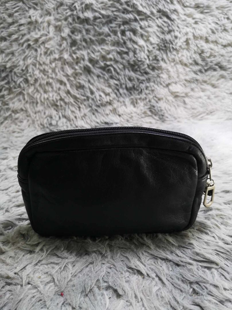 Black leather Zipper Closure Wrist Strap Wristlet (Category: Belt bags, Clutches and Pouches) located in Santa Cruz. Submitted by jmy_surplus.2 (Listing ID 1462793664, Image 3). Description: Size ; L - 6 W - 8.6 Color ; Black Type ; Wristlet Brand ; No brand Material ; Leather Style ; Black leather Wristlet LR 129 JMY 5 Batch #222.