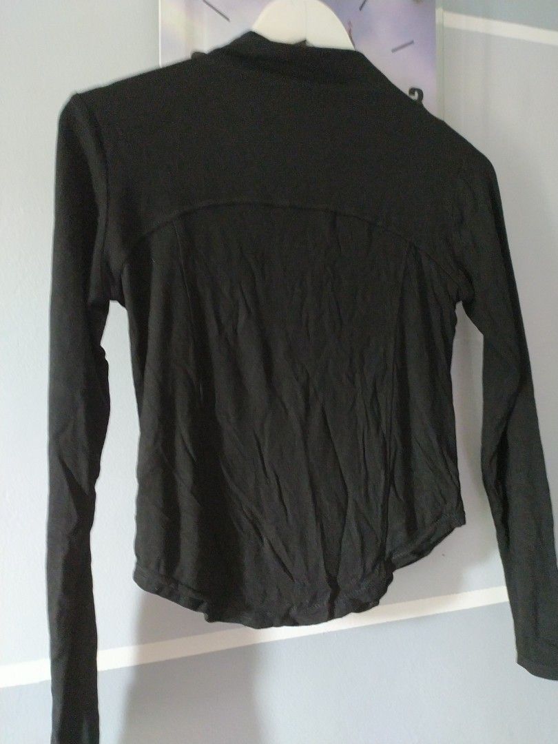 Black long sleeve cotton (Category: Blouses) located in Manila. Submitted by timtam04 (Listing ID 1462681968, Image 2). Description: fit small to large stretchable.