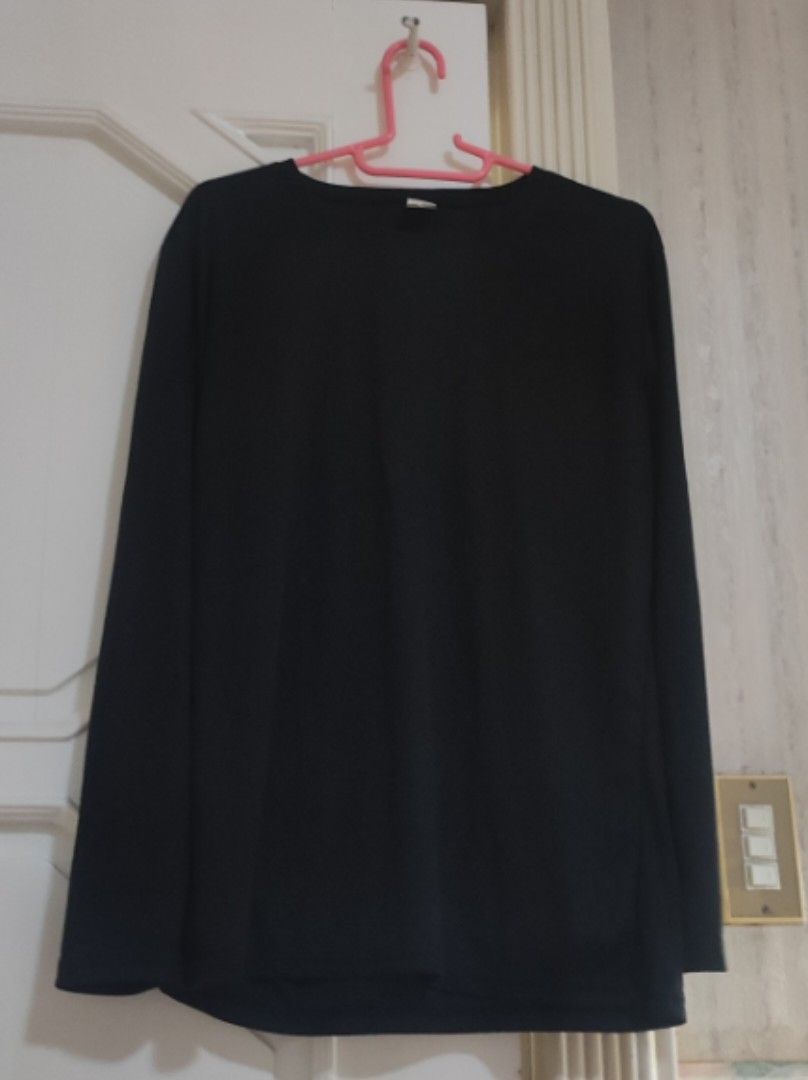 Black longsleeves (Category: Longsleeves) located in Bocaue. Submitted by jessdcluters (Listing ID 1462793151, Image 1). Description: .