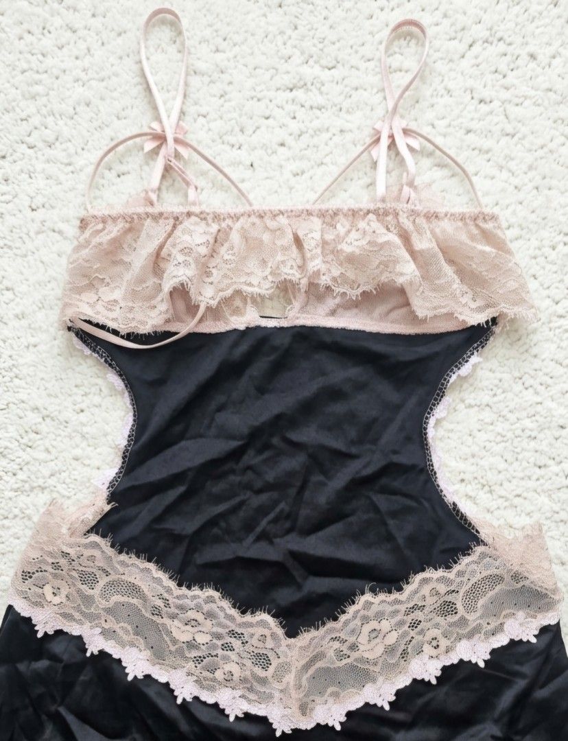 Black mini nightgown with light pink lace (Category: Undergarments & Loungewear) located in Marikina City. Submitted by lalala60325 (Listing ID 1462855572, Image 3). Description: XS-S - Gorgeous black and pink babydoll lingerie - Features delicate lace detailing on the bust and sides - Adjustable straps for a perfect fit - Side ties for a customizable look .