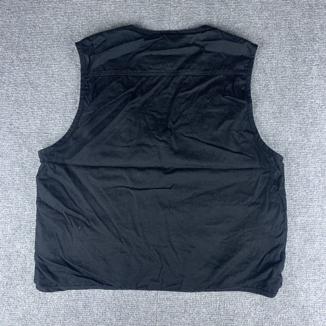 Black Multi-Pocket Utility Vest (Category: Vests) located in Baguio. Submitted by vintage_lurker (Listing ID 1462862012, Image 2). Description: Size on tag: large fits Medium Width: 22” Length: 24” Issue/s: none Mine: 350 + Shipping fee 📍Payment first policy. no COD or COP 📍All items Washed and Sanitized 🧼 Shoot your offer. I’m all ears‼️ OTHER DETAILS: - Black utility vest - Multiple pockets for storage - Zip-up front with button waist closur