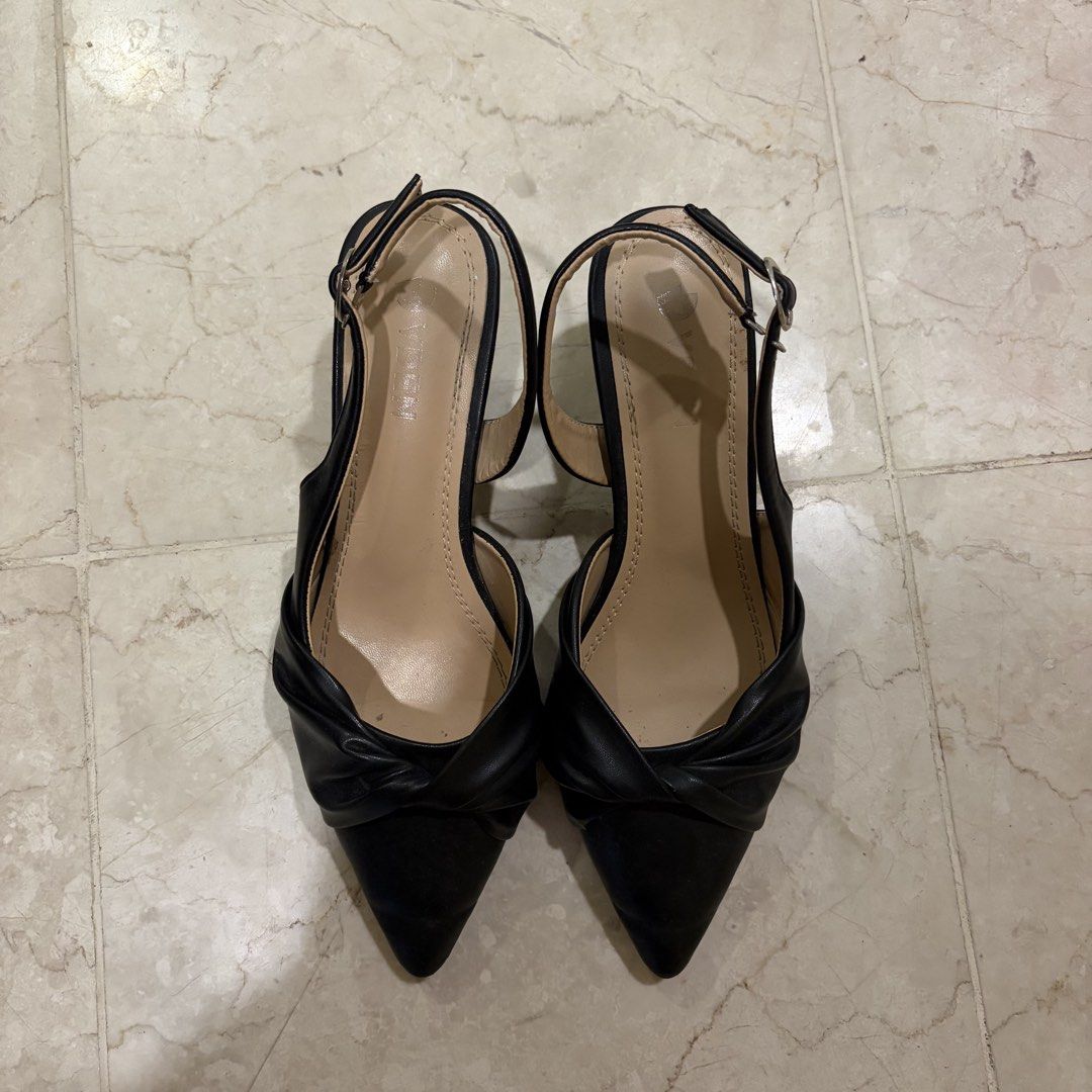 Black Pointed Toe Slingback Heels (Category: Heels) located in Manila. Submitted by chloudyday (Listing ID 1462836938, Image 1). Description: - Lightly used only. - Super comfortable to walk with! .