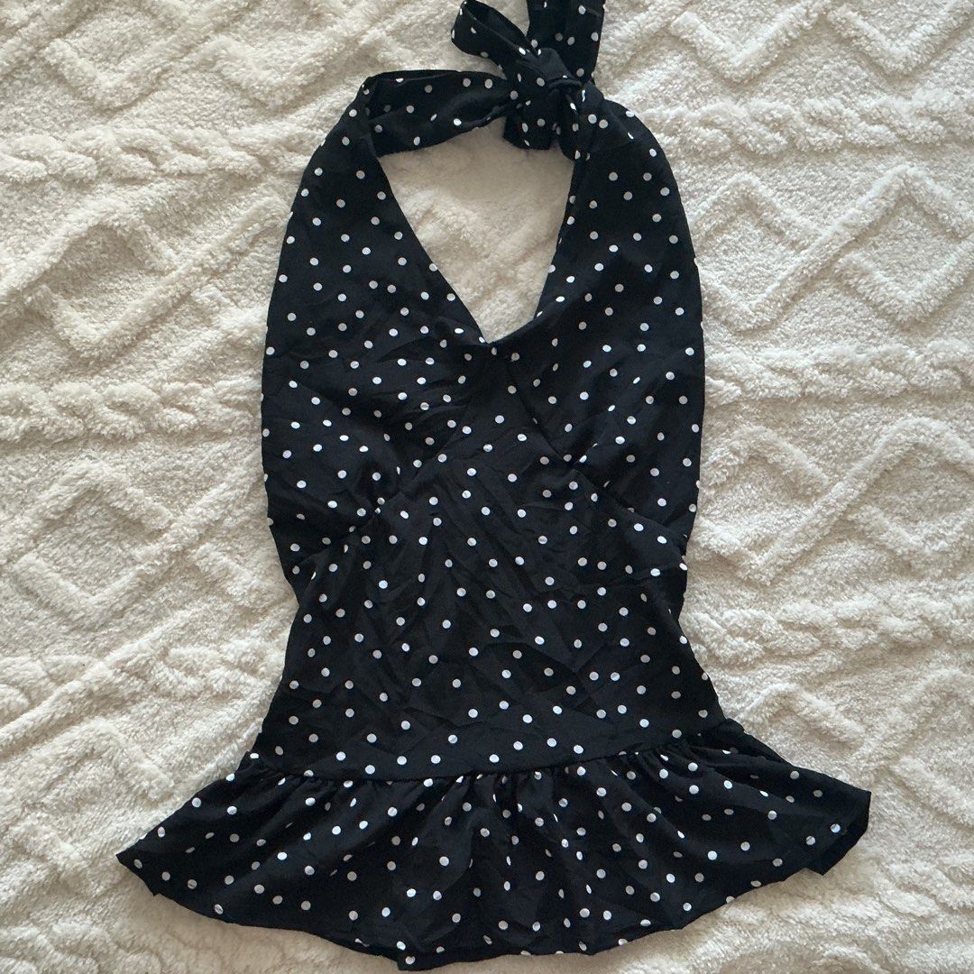 Black Polka Dot Halter Top with Ruffle Hem (Category: Sleeveless) located in Baguio. Submitted by deardiaryy (Listing ID 1462703821, Image 1). Description: .