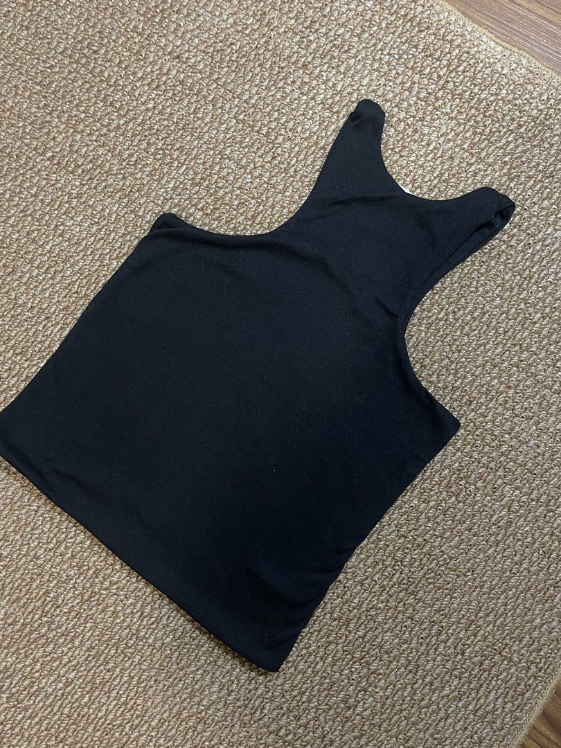 Black Racerback Tank Top - S (Category: Sleeveless) located in Pasig City. Submitted by miafml-closet-cleanout (Listing ID 1462748705, Image 3). Description: posted price is fixed ♡ will not respond to hagglers. 💵 mop: gcash / bdo / maribank / unionbank 🛵 courier: any as long as arranged by buyer 🙅🏻‍♀️ no requested worn photos ❌ no meet-ups.