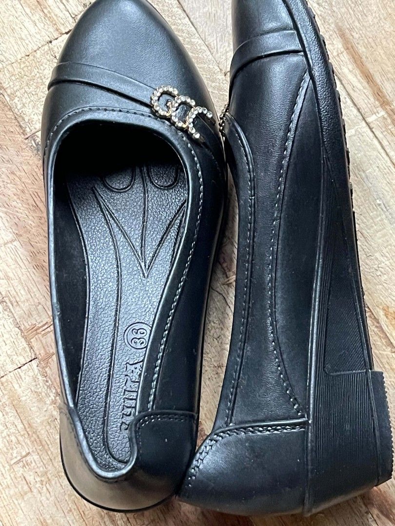 Black rubber school/ office shoes (Category: Shoe inserts) located in Pasay City. Submitted by nahaa.19 (Listing ID 1462698592, Image 2). Description: black school/office shoes rubber size 36 brand-new.