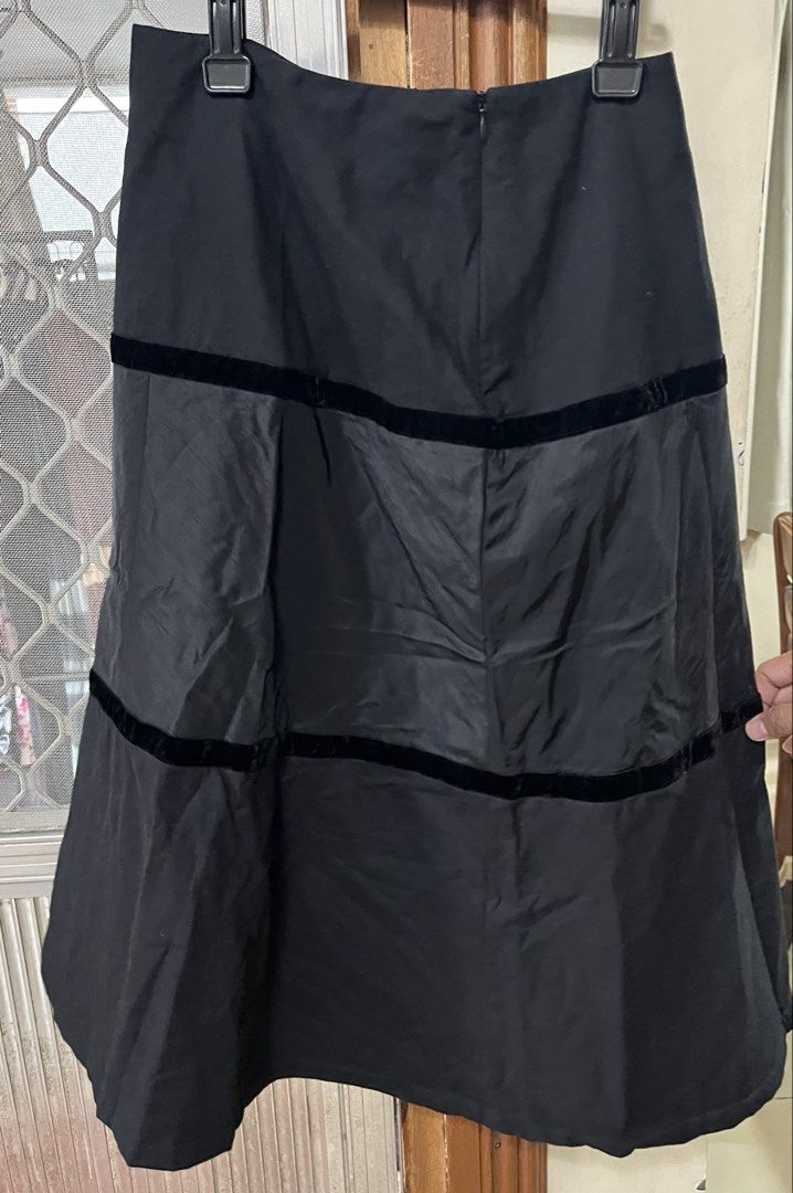 Black skirt (Category: Skirts) located in Bacoor. Submitted by ayit. (Listing ID 1462750537, Image 2). Description: - Black skirt - Japan brand - Size: Medium (fits UK 10 / US 26) - Features elegant velvet ribbon details - Condition: Layered condition 3 - Perfect for various occasions.