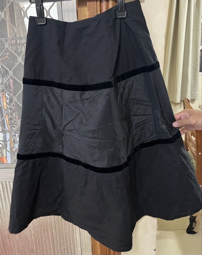 Black skirt (Category: Skirts) located in Bacoor. Submitted by ayit. (Listing ID 1462750537, Image 1). Description: - Black skirt - Japan brand - Size: Medium (fits UK 10 / US 26) - Features elegant velvet ribbon details - Condition: Layered condition 3 - Perfect for various occasions.