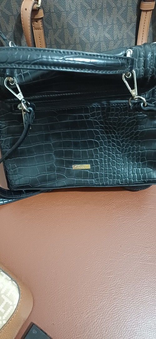 Black sling bag (Category: Cross-body Bags) located in Manila. Submitted by leolisa_1026 (Listing ID 1462712977, Image 2). Description: black sling bag slight use good condition .