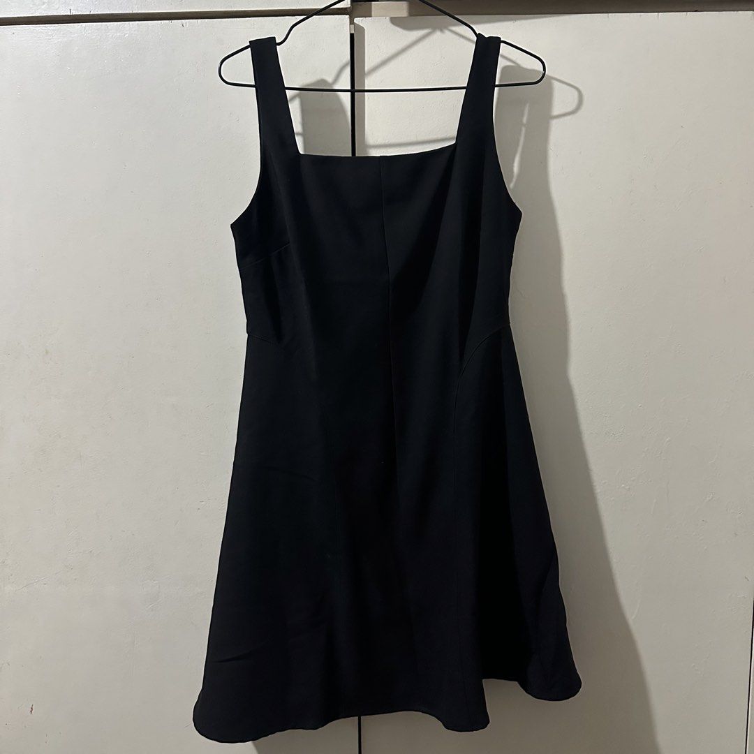 Black Square Neck Sleeveless Mini Dress (Category: Dresses) located in Manila. Submitted by mjoycie (Listing ID 1462872849, Image 1). Description: - Simple black mini dress - Square neckline - Sleeveless - Flattering A-line cut - Back zipper closure - Perfect for dressing up or down - Easy to accessorize.